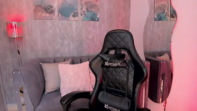 MelanieHudson  online show from December 13, 2024, 7:53 pm