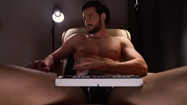 Snapshot of Keen___Luckystrike chatting on February 19, 2026, 8:38 pm Keen Luckystrike online show from February 19, 2026, 8:38 pm