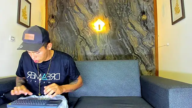 yeckodream online show from February 21, 2025, 3:45 am