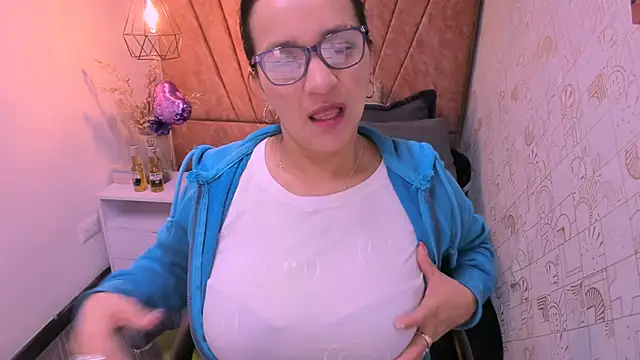 MarilynMiilf  online show from October 23, 2025, 7:56 pm