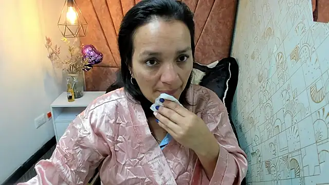 MarilynMiilf  online show from November 14, 2025, 8:02 am