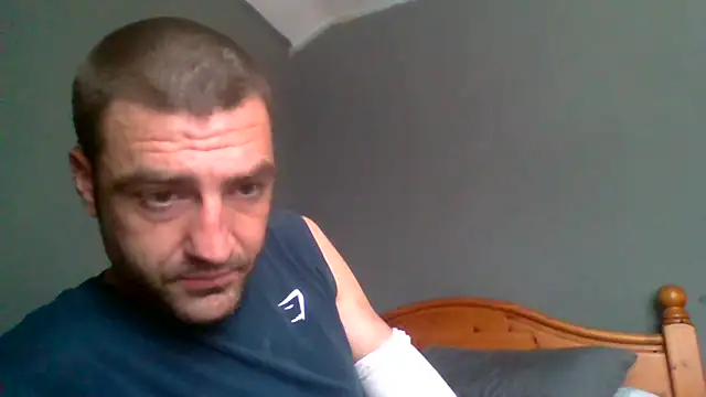 Snapshot of ThatGuyNextDoor1992 chatting on September 18, 2025, 9:44 am ThatGuyNextDoor1992 online show from September 18, 2025, 9:44 am