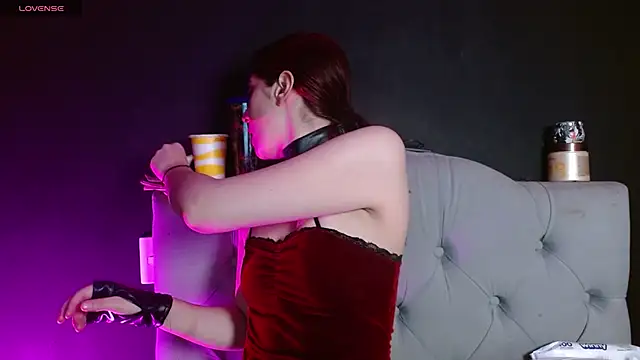 Red-moon1 online show from February 15, 2026, 4:31 am