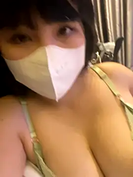 Snapshot of Onee-Chew chatting on December 14, 2025, 11:37 am Onee-Chew online show from December 14, 2025, 11:37 am