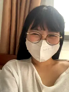 Snapshot of Onee-Chew chatting on December 18, 2025, 6:41 am Onee-Chew online show from December 18, 2025, 6:41 am