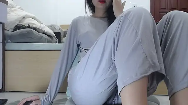 Snapshot of Sarah_88 chatting on January 12, 2025, 10:12 pm Sarah 88 online show from January 12, 2025, 10:12 pm