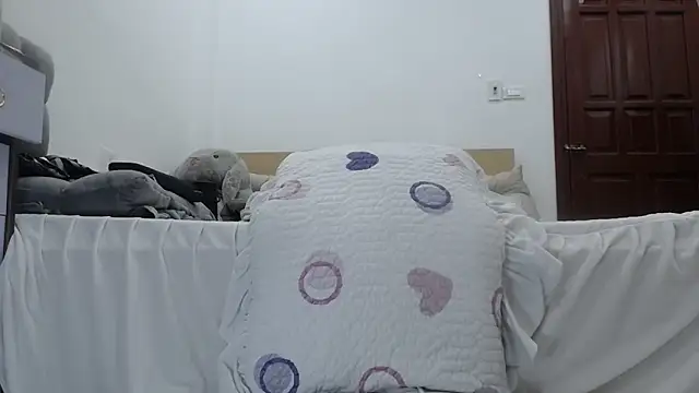 Snapshot of Sarah_88 chatting on January 25, 2025, 12:06 am Sarah 88 online show from January 25, 2025, 12:06 am