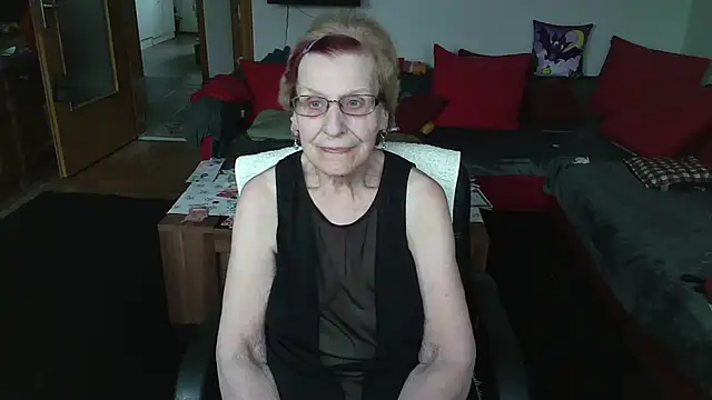 HeisseomaOriginal online show from April 13, 2026, 7:14 am