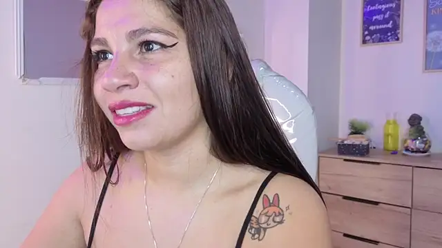 Snapshot of bluee_hazell chatting on April 1, 2026, 11:33 am bluee hazell online show from April 1, 2026, 11:33 am