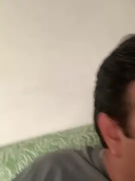 Snapshot of EmilianoGt chatting on October 26, 2025, 10:47 pm EmilianoGt online show from October 26, 2025, 10:47 pm