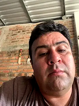 Snapshot of EmilianoGt chatting on December 18, 2025, 4:35 pm EmilianoGt online show from December 18, 2025, 4:35 pm