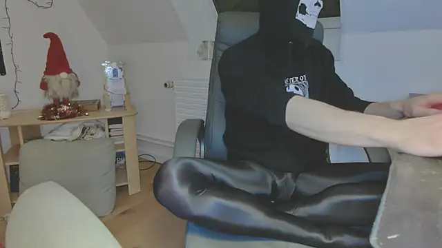 Snapshot of Nyl0nnickb0y chatting on January 11, 2026, 7:30 pm Nyl0nnickb0y online show from January 11, 2026, 7:30 pm