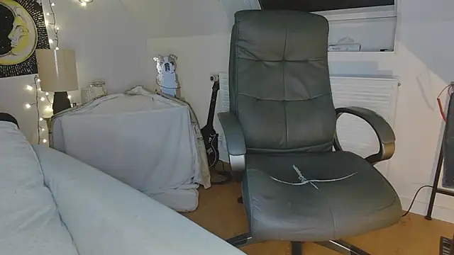 Snapshot of Nyl0nnickb0y chatting on February 15, 2026, 7:54 pm Nyl0nnickb0y online show from February 15, 2026, 7:54 pm