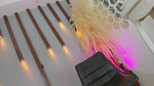 Sophia Cameron online show from October 4, 2025, 9:35 pm