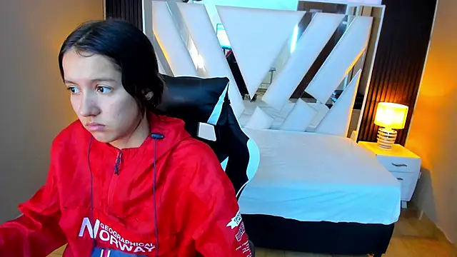 Linda4Petite online show from October 12, 2025, 12:59 pm