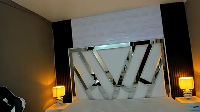 Linda4Petite online show from February 10, 2026, 6:12 pm