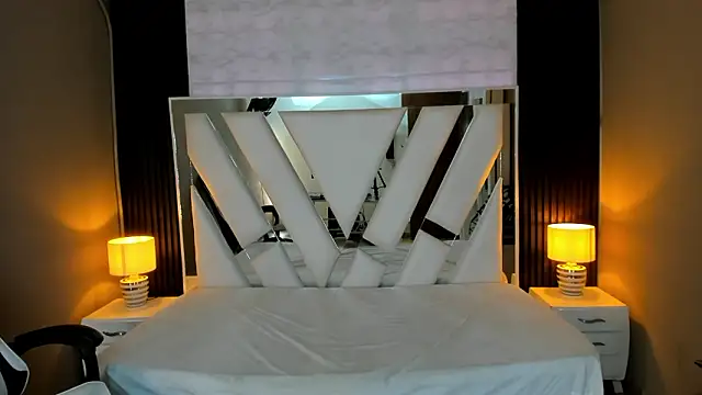 Linda4Petite online show from February 11, 2026, 6:13 pm