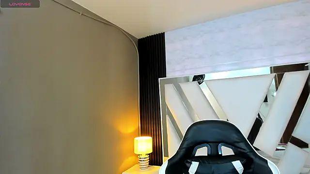 Linda4Petite online show from February 13, 2026, 6:15 pm