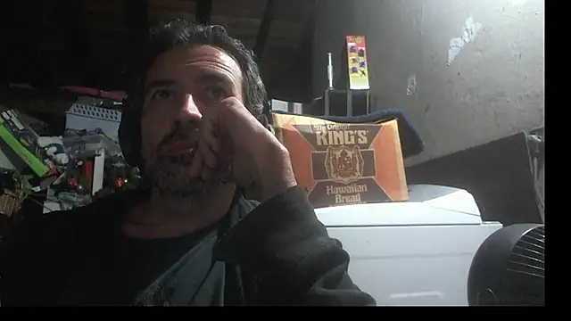 Snapshot of Anarchy_Burger chatting on June 2, 2026, 12:07 pm Anarchy Burger online show from June 2, 2026, 12:07 pm