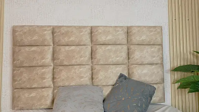 CameronCollins  online show from April 11, 2026, 7:07 pm