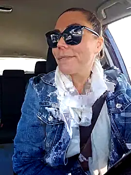 Ellie-L-Elizabeth online show from March 22, 2025, 2:03 pm