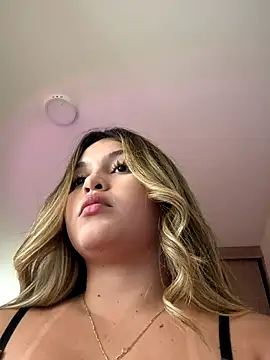 lunablossom  online show from November 10, 2025, 9:36 pm