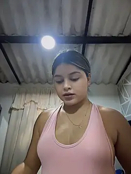 lunablossom  online show from April 7, 2026, 8:31 pm