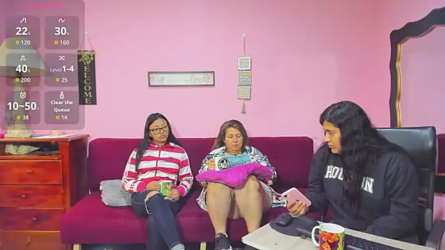 lesbiancuple online show from November 19, 2025, 1:33 pm