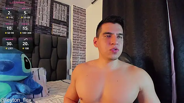 Snapshot of leyton_flex chatting on January 5, 2025, 9:03 pm leyton flex online show from January 5, 2025, 9:03 pm