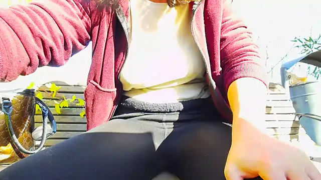 SquirtyMellissaLabia online show from November 3, 2025, 6:47 am