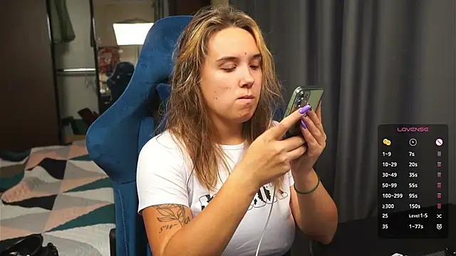 Sandra SW  online show from October 28, 2025, 1:58 pm