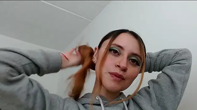 Snapshot of Juls_winter_ chatting on July 2, 2026, 7:09 pm Juls winter online show from July 2, 2026, 7:09 pm