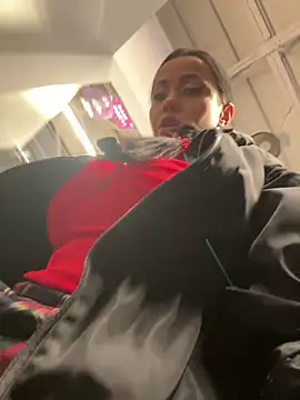 CrazzyChicks online show from October 26, 2025, 8:31 am