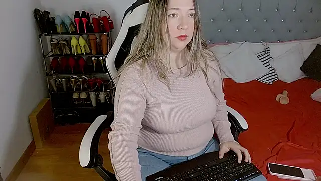 Snapshot of isabella_rossse chatting on November 6, 2025, 12:50 pm isabella rossse online show from November 6, 2025, 12:50 pm