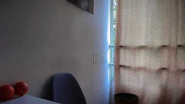 romeolovedark online show from May 18, 2026, 4:02 pm