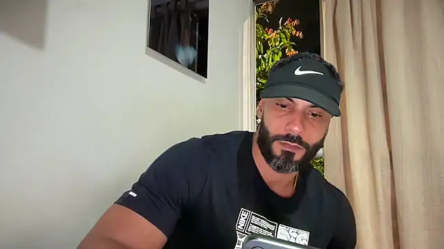 romeolovedark online show from May 26, 2026, 2:51 am