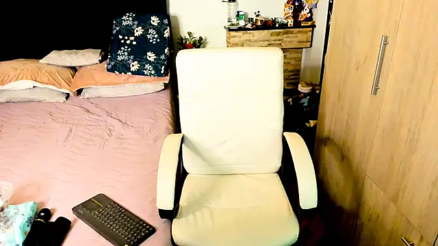 Xiimen online show from March 11, 2025, 4:29 pm