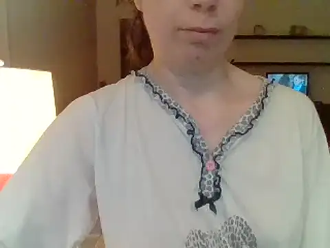 Snapshot of Moi_Lina chatting on June 21, 2026, 12:02 am Moi Lina online show from June 21, 2026, 12:02 am