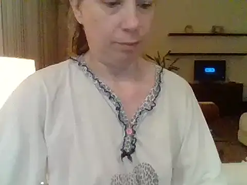 Snapshot of Moi_Lina chatting on June 21, 2026, 11:40 pm Moi Lina online show from June 21, 2026, 11:40 pm