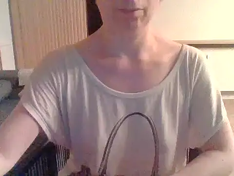 Snapshot of Moi_Lina chatting on July 20, 2026, 12:14 am Moi Lina online show from July 20, 2026, 12:14 am