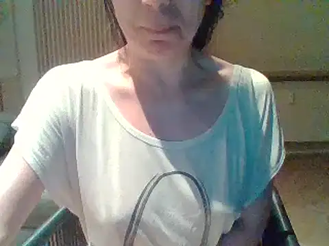 Snapshot of Moi_Lina chatting on July 20, 2026, 8:55 pm Moi Lina online show from July 20, 2026, 8:55 pm