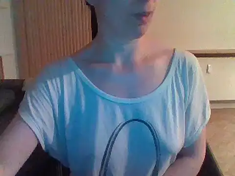 Snapshot of Moi_Lina chatting on July 21, 2026, 10:45 pm Moi Lina online show from July 21, 2026, 10:45 pm