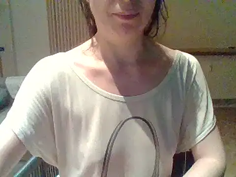 Snapshot of Moi_Lina chatting on July 24, 2026, 9:02 pm Moi Lina online show from July 24, 2026, 9:02 pm