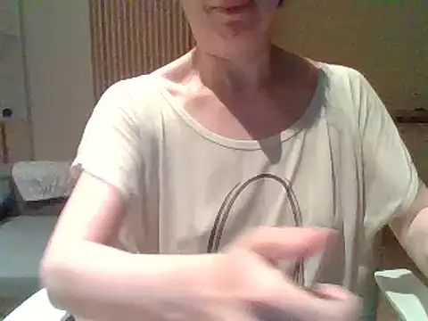 Snapshot of Moi_Lina chatting on July 25, 2026, 11:13 pm Moi Lina online show from July 25, 2026, 11:13 pm