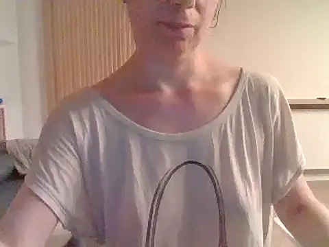Snapshot of Moi_Lina chatting on July 26, 2026, 11:11 pm Moi Lina online show from July 26, 2026, 11:11 pm