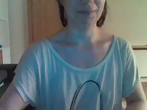 Snapshot of Moi_Lina chatting on August 1, 2026, 10:41 pm Moi Lina online show from August 1, 2026, 10:41 pm