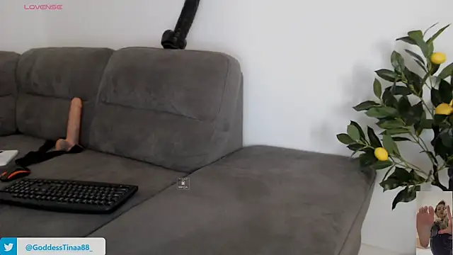 Goddess Tina online show from April 4, 2026, 2:58 pm