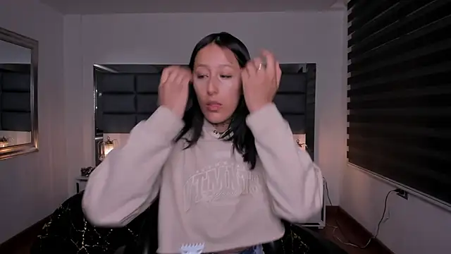 Mariana Joness online show from November 11, 2025, 2:11 am