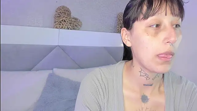 Mariana Joness online show from April 11, 2026, 2:49 am