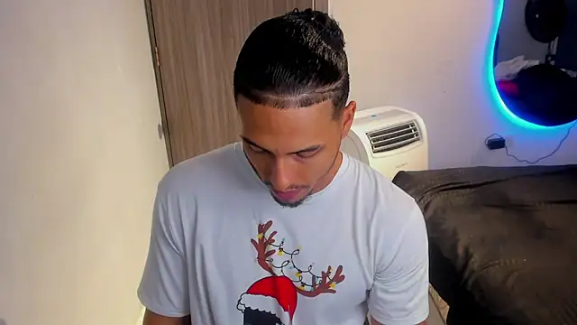 Snapshot of Kris_Khalifa69 chatting on October 2, 2025, 4:52 am Kris Khalifa69 online show from October 2, 2025, 4:52 am